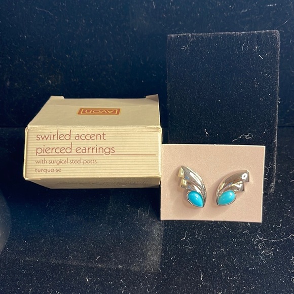Avon-1990-Vintage Swirled Accent Earrings silver/ Turquoise - Picture 1 of 6
